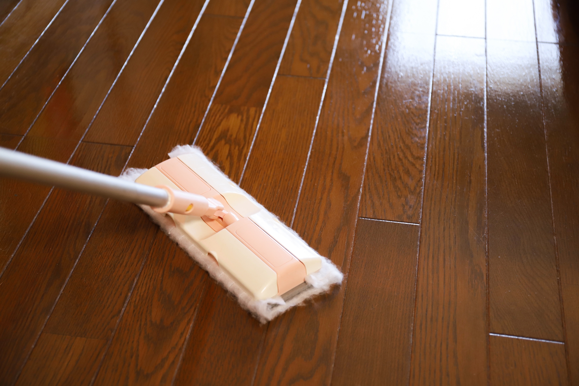 お掃除ワイパーを床にかける