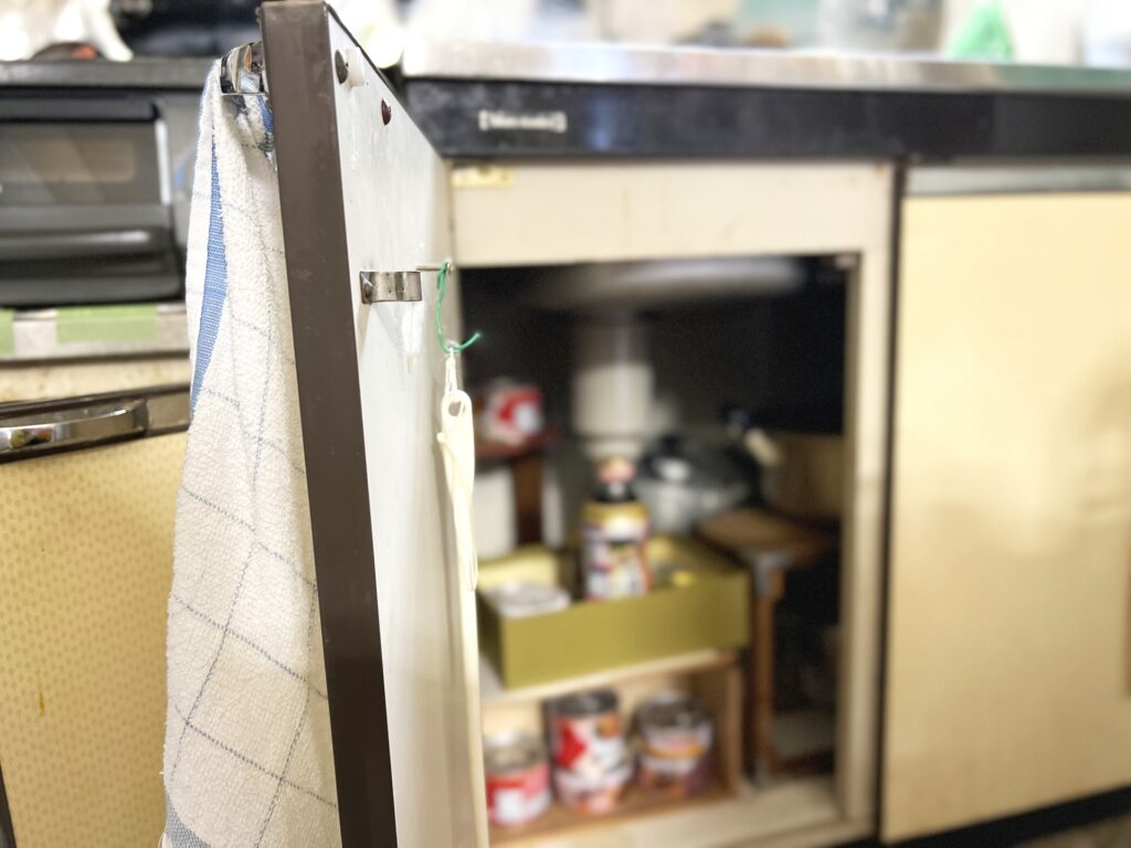 シンク下の湿気＆汚れを放置する