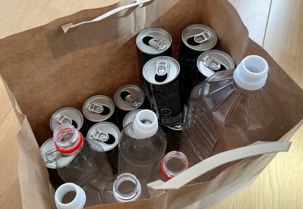 缶やペットボトルを洗わず捨てる