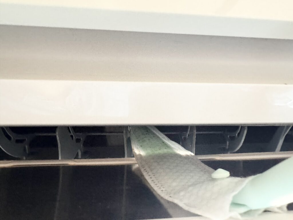 2. エアコンのフィルター&吹き出し口掃除