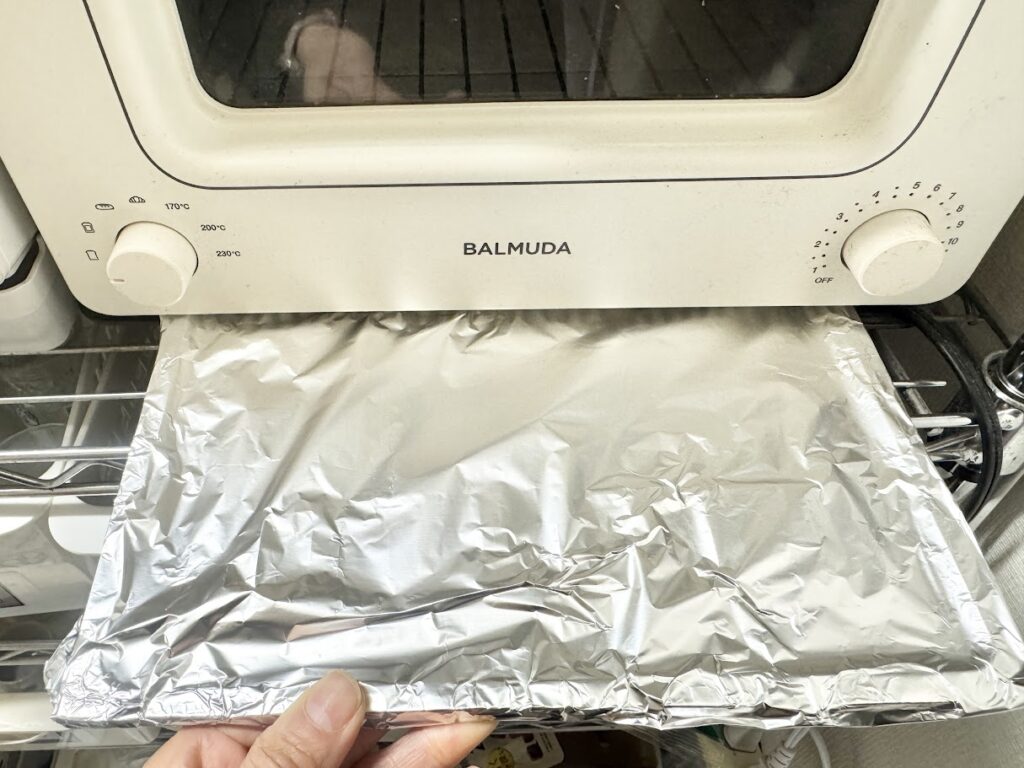 なぜ「受け皿にアルミホイル」はダメなの？